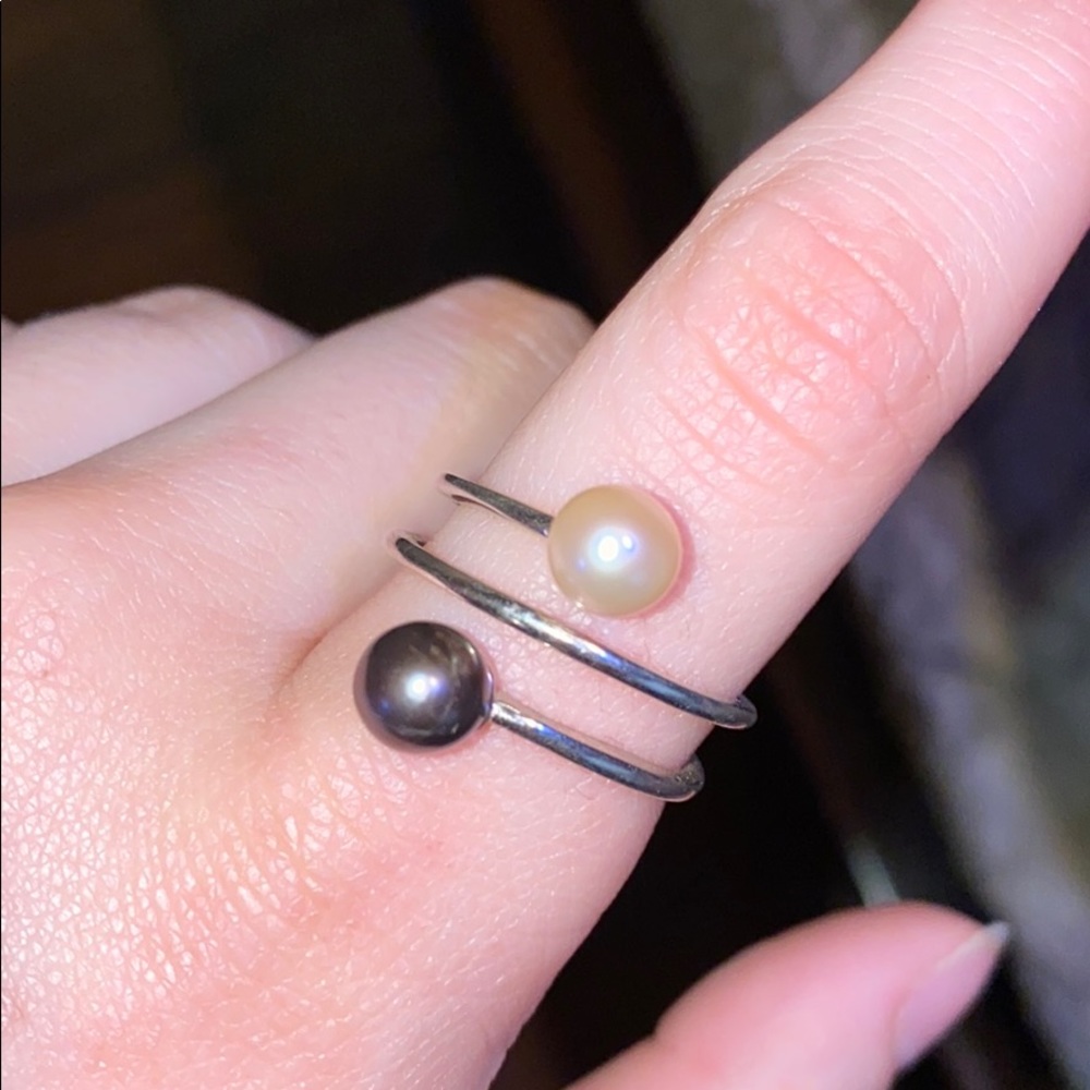 Vantel pearls whirlwind ring